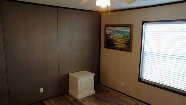 Building Photo - 17310 State Hwy 95