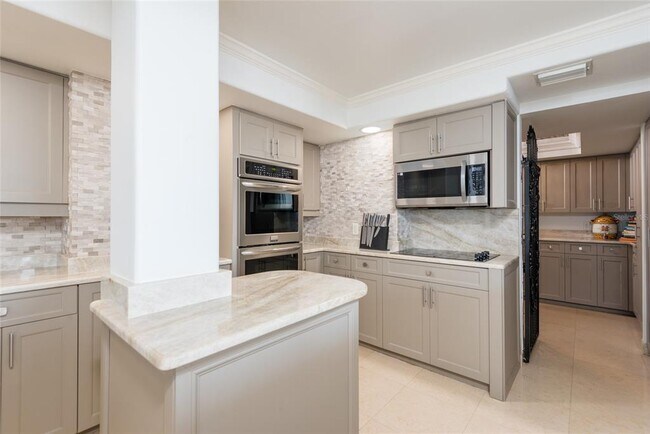 Building Photo - 5700 Mariner St