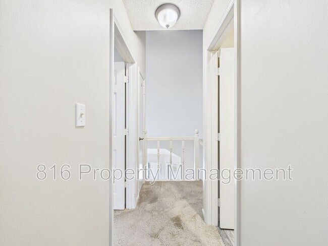 Building Photo - 164-168 Robin Lane