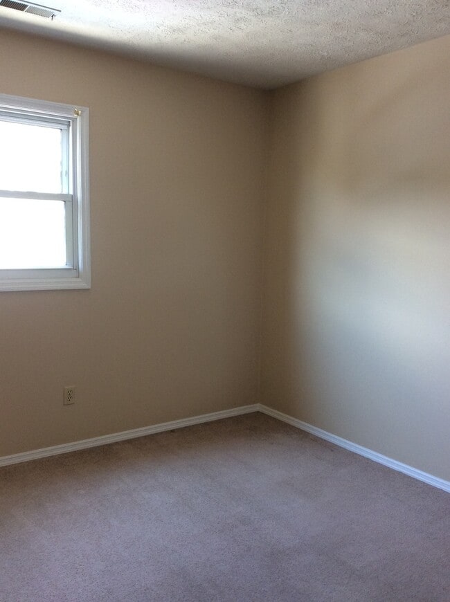 Building Photo - Available August 18th, 2026!