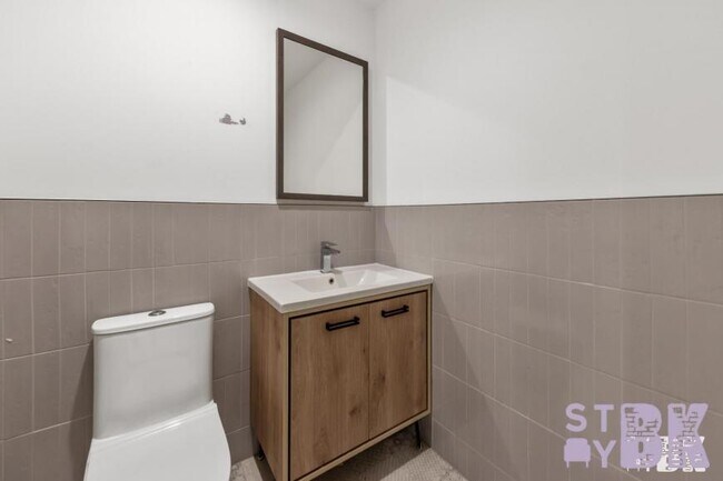 Building Photo - 3 bedroom in BROOKLYN NY 11203