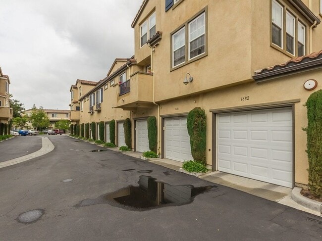 Building Photo - 1694 Paseo Aurora