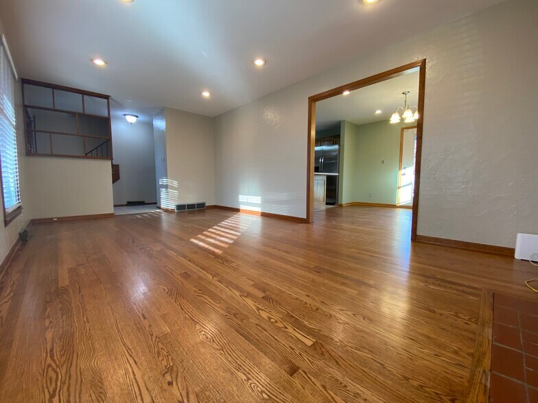 Building Photo - 9601 Horton St