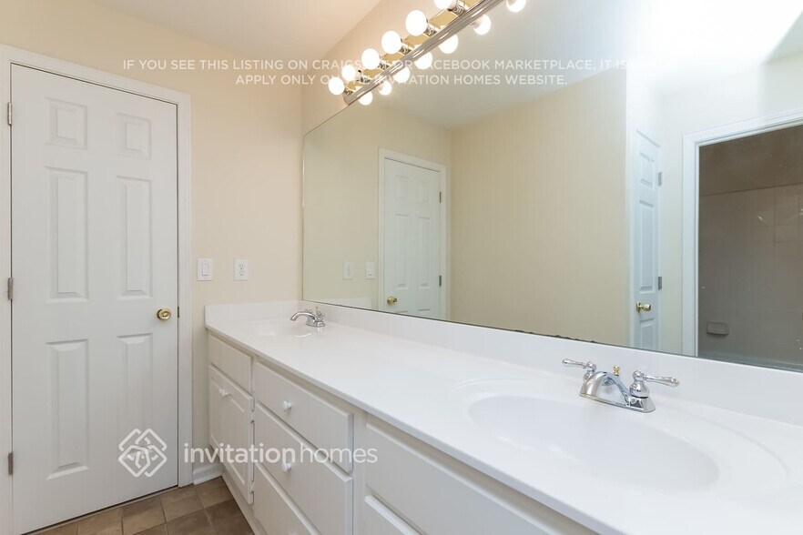 Building Photo - 2285 Summit Oaks Ct