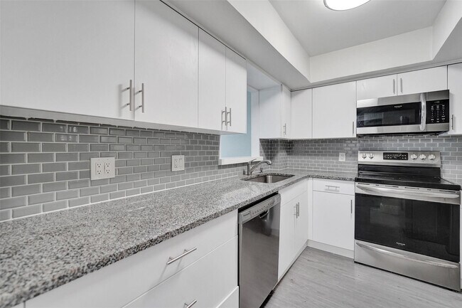 Building Photo - 3800 N Hills Dr