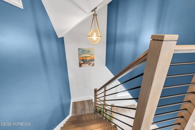 Building Photo - 502 12th Ave