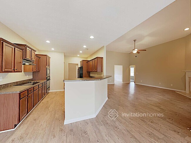 Building Photo - 201 Long Needle Dr