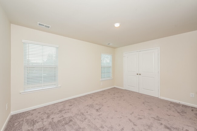 Building Photo - 304 High Grv Wy