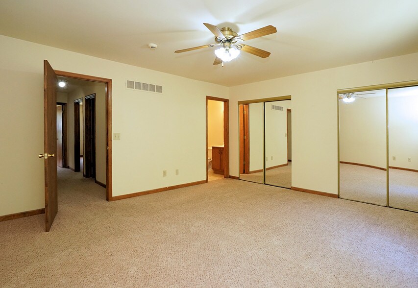 Building Photo - 2020 Benton Rd