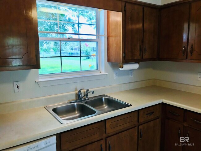 Building Photo - 20 Magnolia Cir