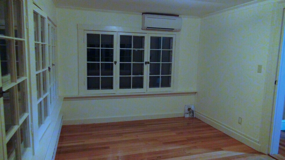 2nd floor 4 season sunroom with A/C - 46 Chandler St