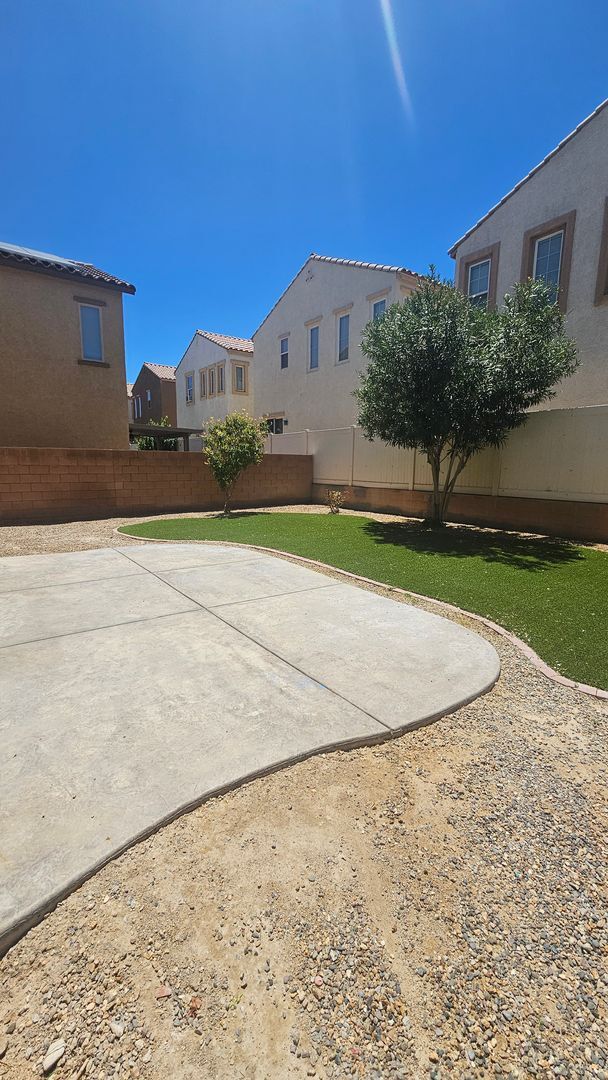 Building Photo - Spacious 4 Bedroom Home with Open Layout & Stunning Backyard