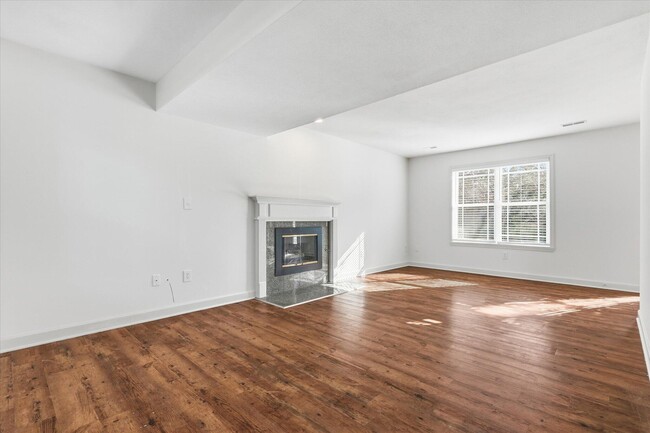 Building Photo - 421 S Village Cir