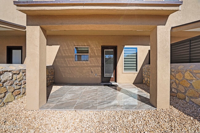 Building Photo - 6315 Escondido Dr