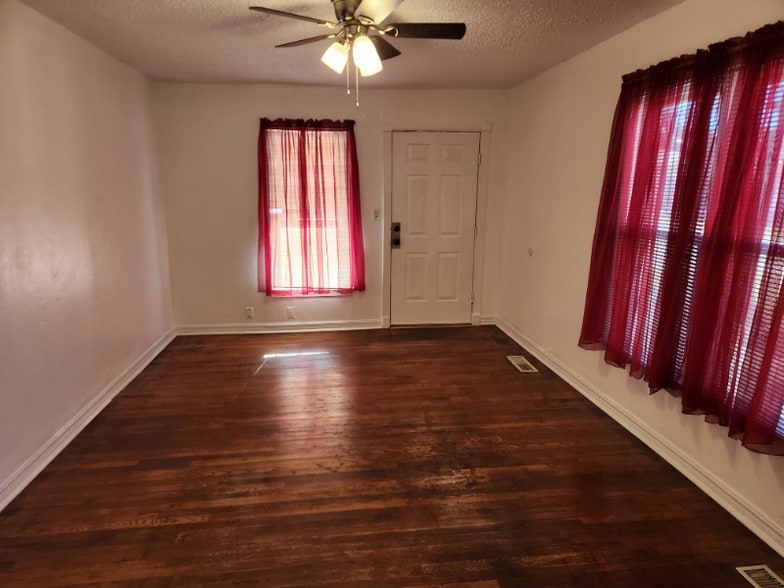 Building Photo - 607 3rd Ave NW