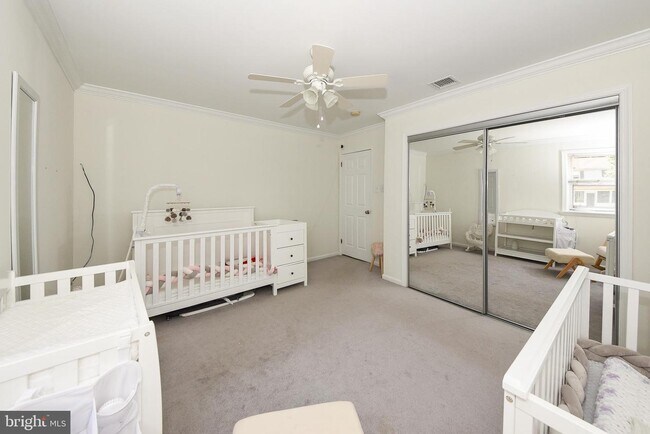Building Photo - 127 Lark Dr