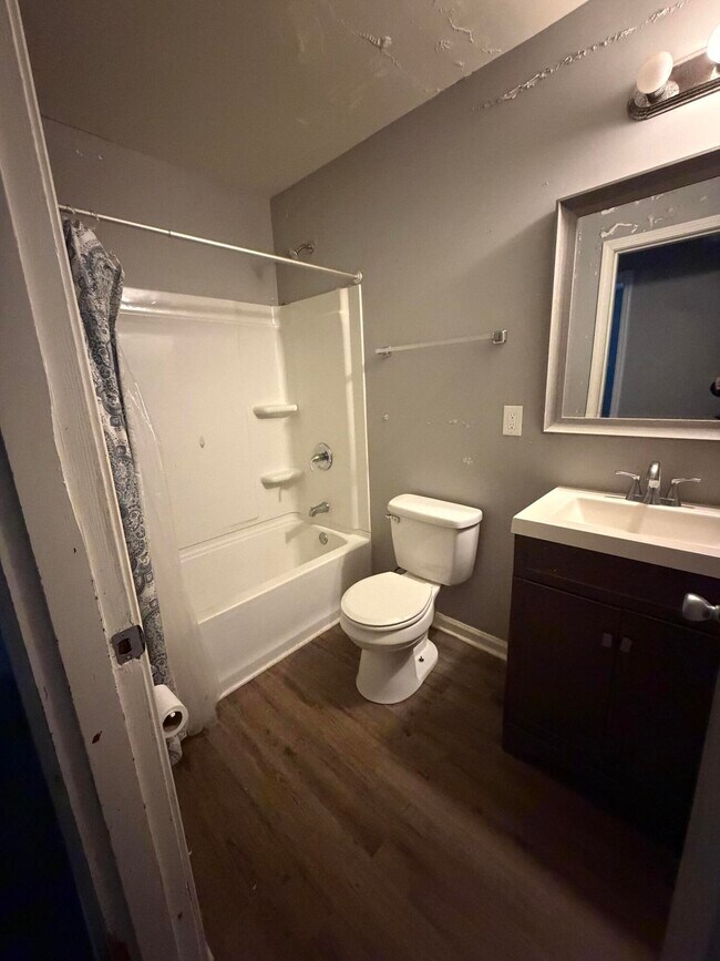 Building Photo - 2060 Alexandria Dr