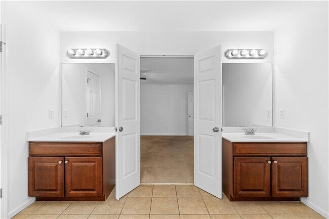 Building Photo - 80 Castle Ct