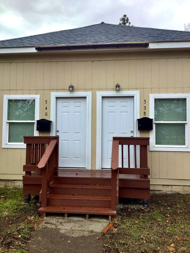 Primary Photo - Cute Newley Renovated Duplex