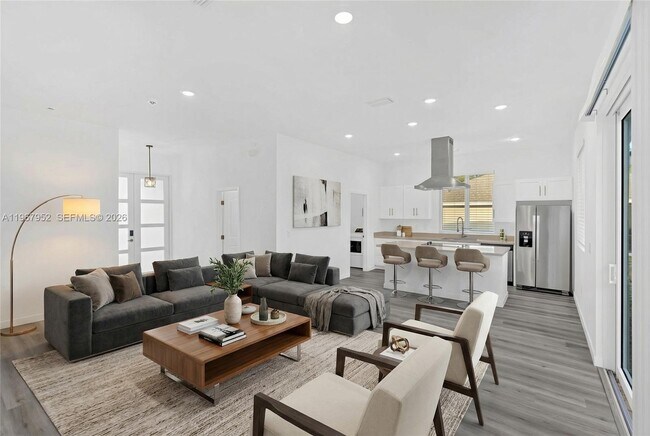 Building Photo - 719 Little Rock St E