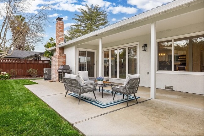 Building Photo - 875 Brittany Ln