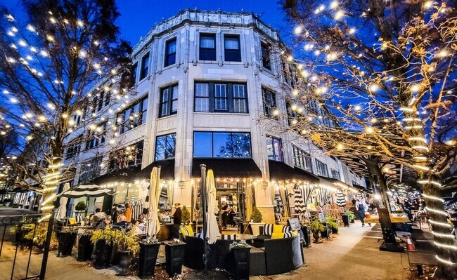 Building Photo - The Duke