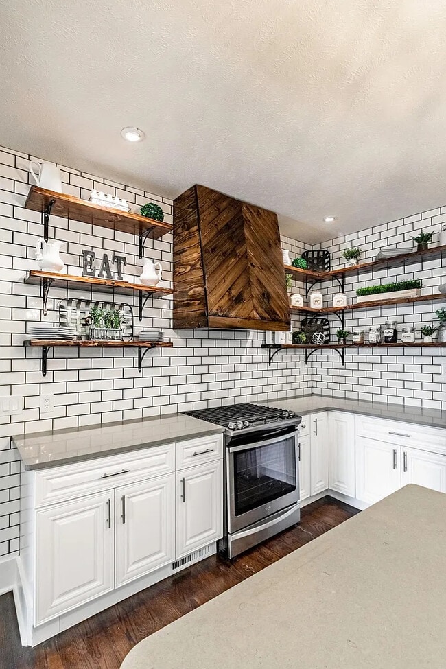 Building Photo - 304 N 43rd St