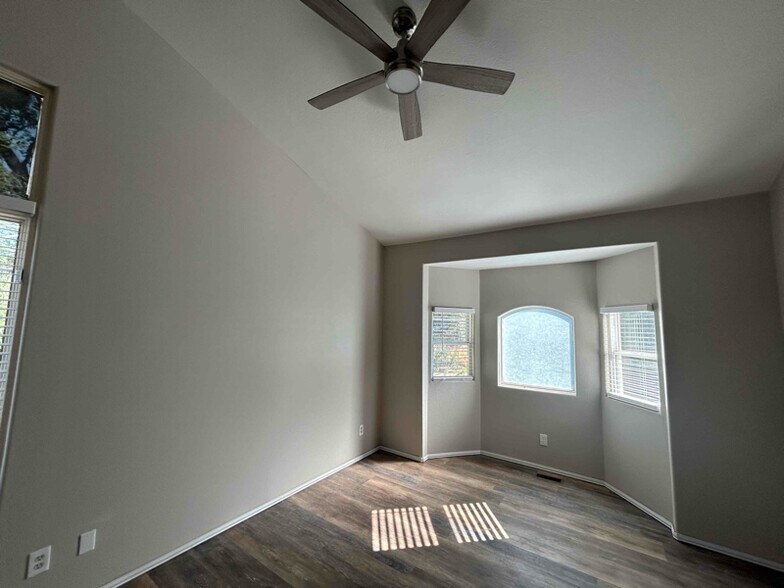 Building Photo - 913 E Uintah St