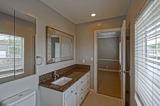 Building Photo - REMODELED, BRIGHT & AIRY, 4BR3BA HOME W/ G...