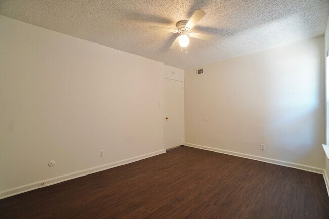 Building Photo - 2906 Sweeney Ln