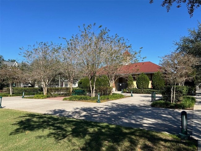 Building Photo - 205 Redbud St