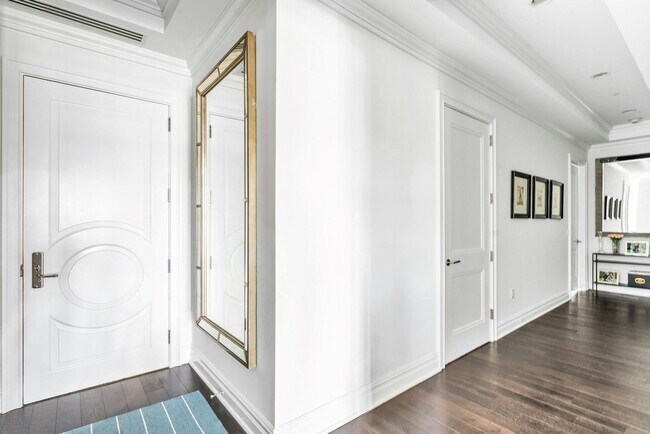 Building Photo - 6000 Royal Ct