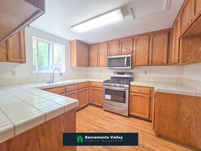 Building Photo - 8282 Meadowhaven Dr