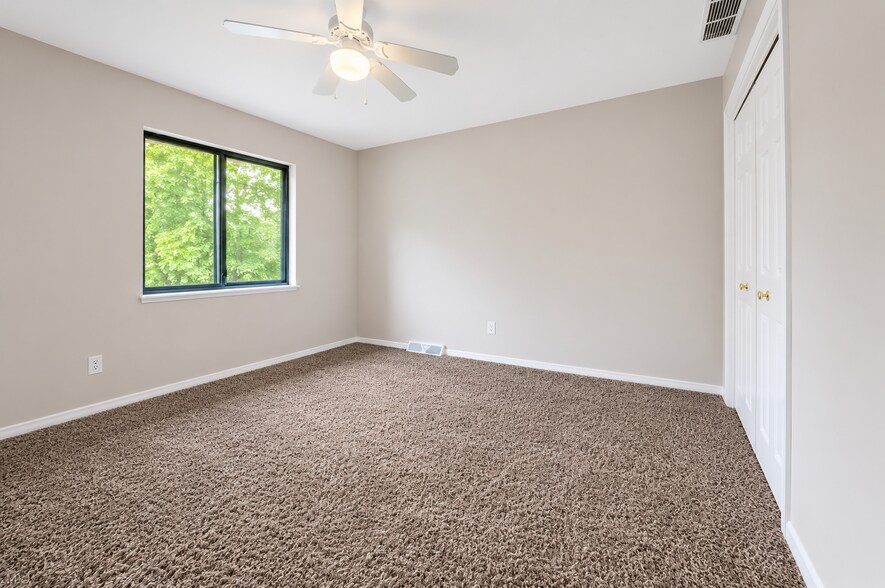 Building Photo - 32663 Jefferson Dr
