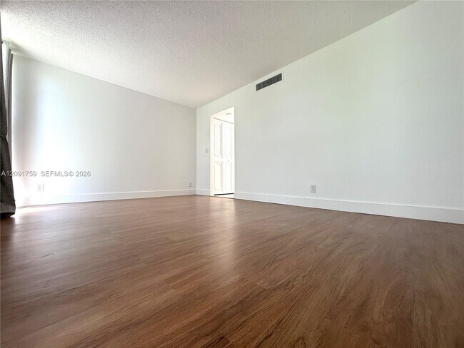 Building Photo - 3475 N Country Club Dr