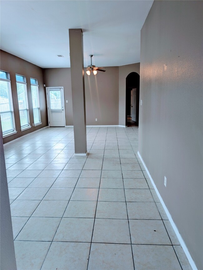 Building Photo - 16626 Williamhurst Ln