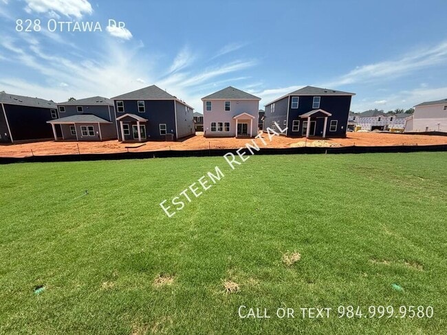 Building Photo - 828 Ottawa Dr