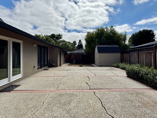 Building Photo - Bright & Updated 3 Bedroom 2 Bath Single Family Home in Santa Clara