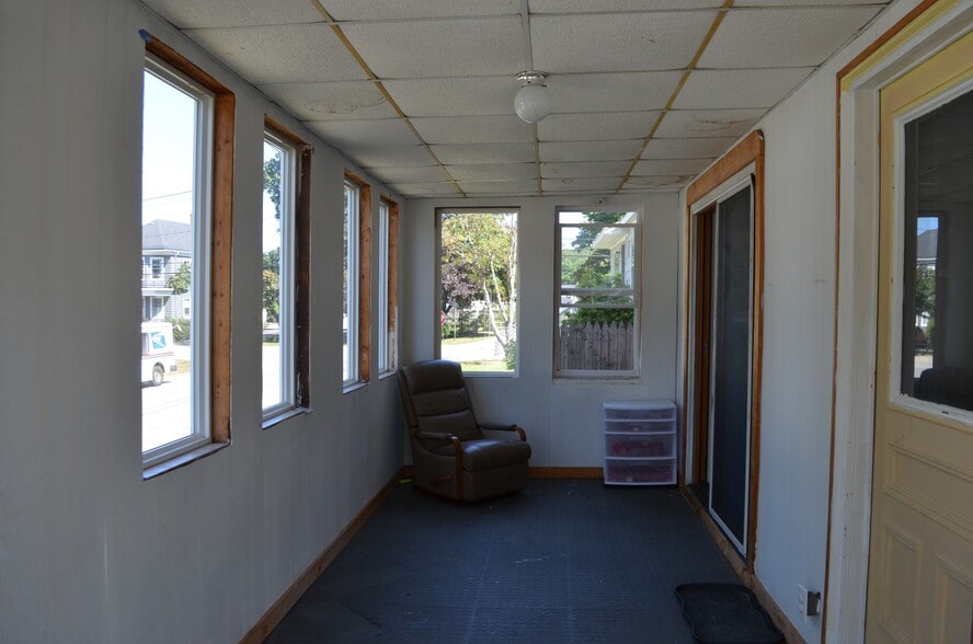 Building Photo - 10 Harborview Ave