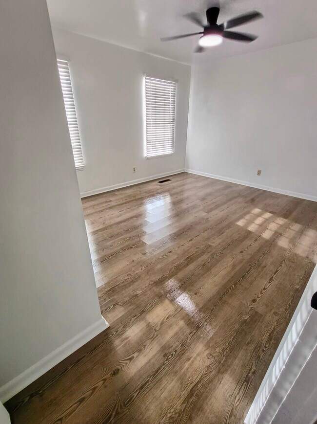 Building Photo - 6408 Bluebird Dr-1