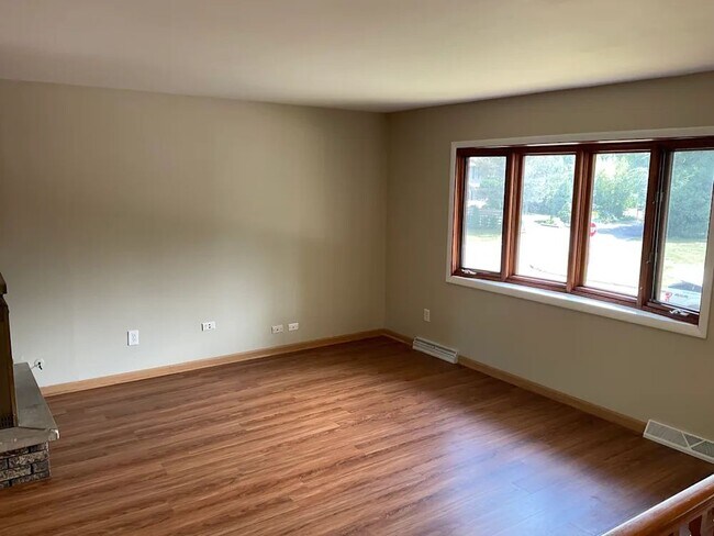 Building Photo - 6415 Londonderry Dr