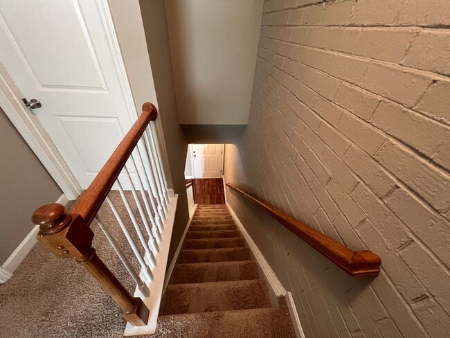 Building Photo - 1336 Green Oaks Ln