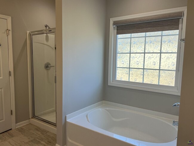 Building Photo - 401 Tivoli Wy