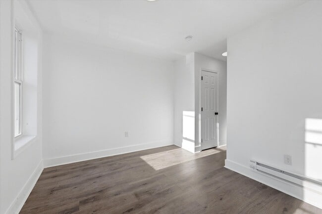 Building Photo - 2BR/3BA House | Central AC | Fast Approval