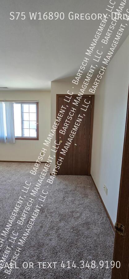 Building Photo - S75W16890-W16890 Gregory Dr