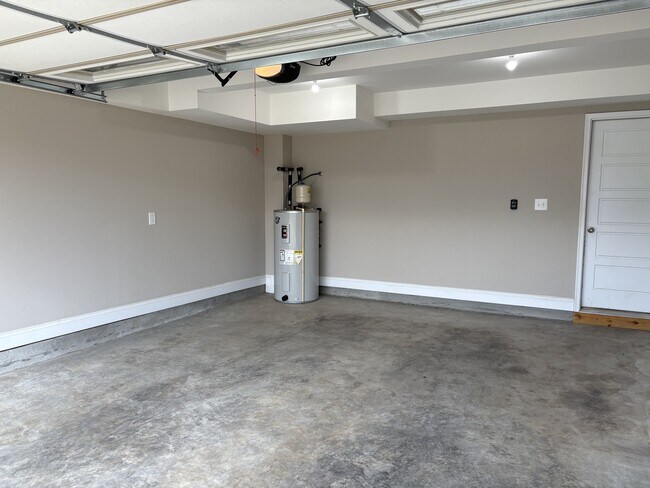 Building Photo - 235 Dugger Dr