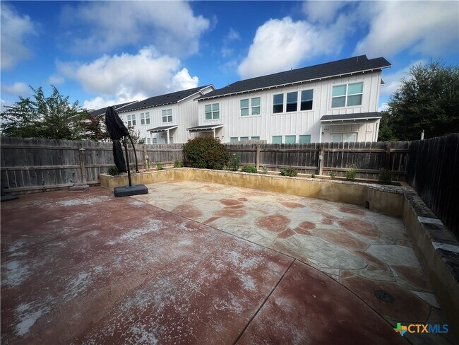 Building Photo - 223 Sapphire Dr