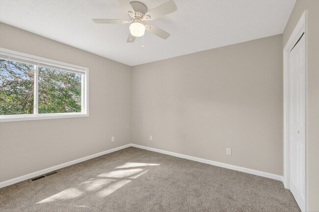 Building Photo - 601 E Grundy St