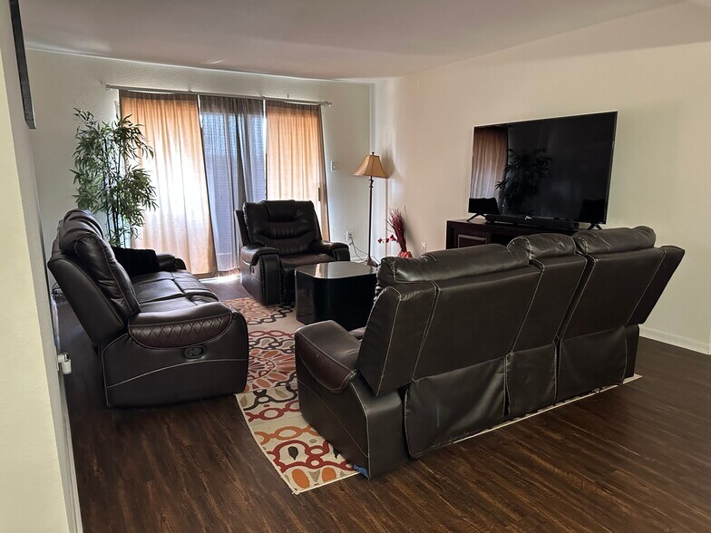 Building Photo - 8523 Hearth Dr