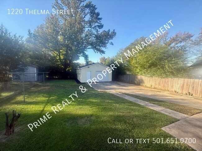 Building Photo - 1220 Thelma St